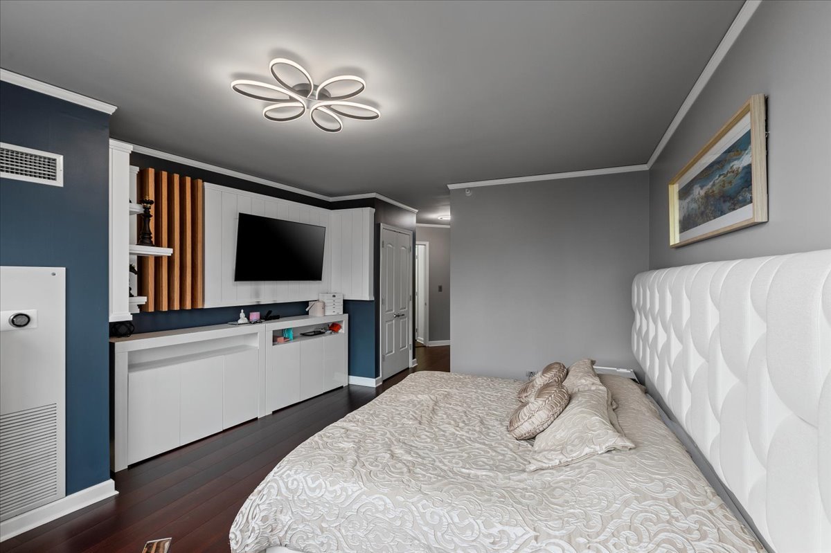 420 E Waterside Dr #1912 Chicago, IL 60601