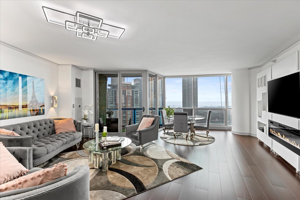 420 E Waterside Dr #1912 Chicago, IL 60601