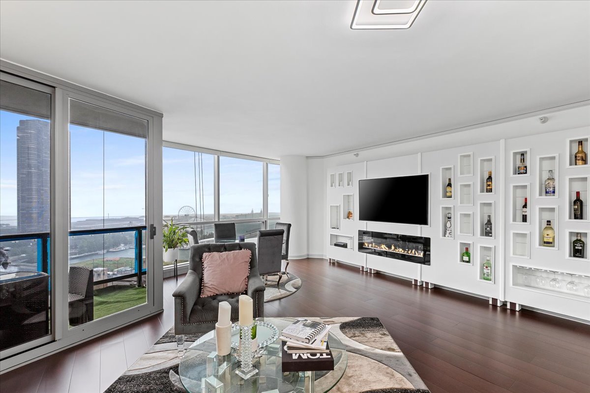 420 E Waterside Dr #1912 Chicago, IL 60601