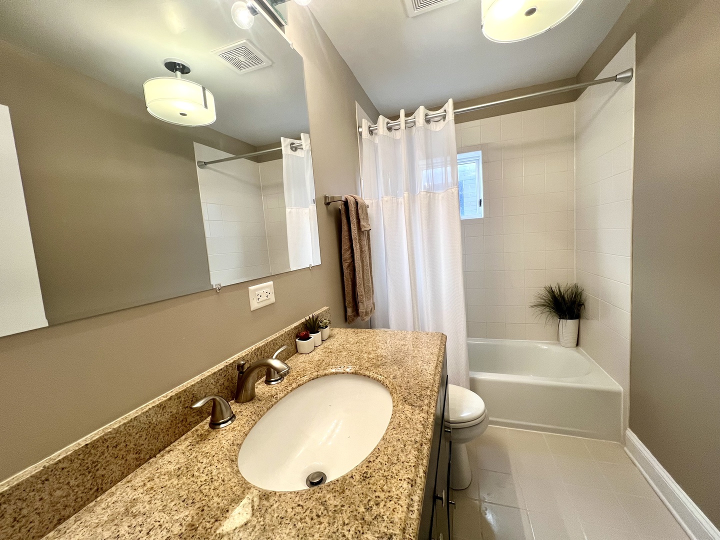 3211 S Rhodes Ave Chicago, IL 60616