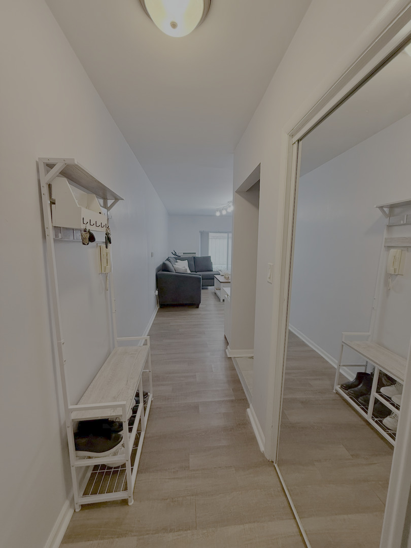 425 Wesley Ave #102 Oak Park, IL 60302