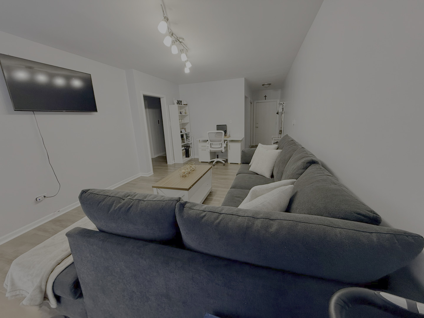 425 Wesley Ave #102 Oak Park, IL 60302