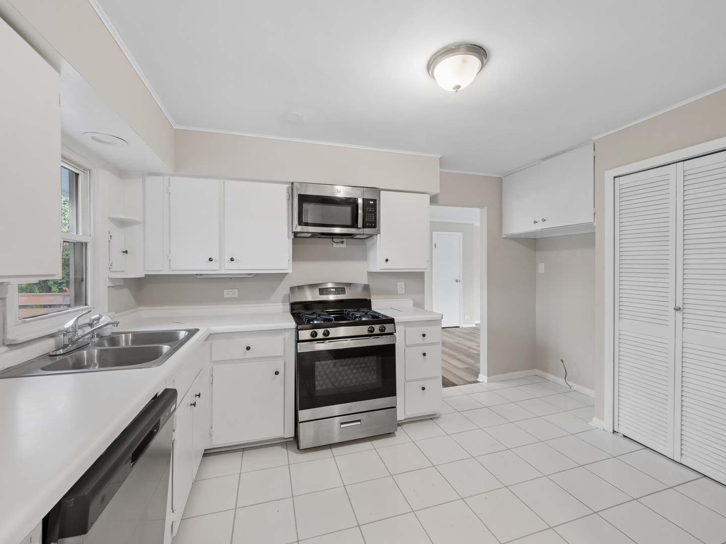 1030 Chestnut St Deerfield, IL 60015