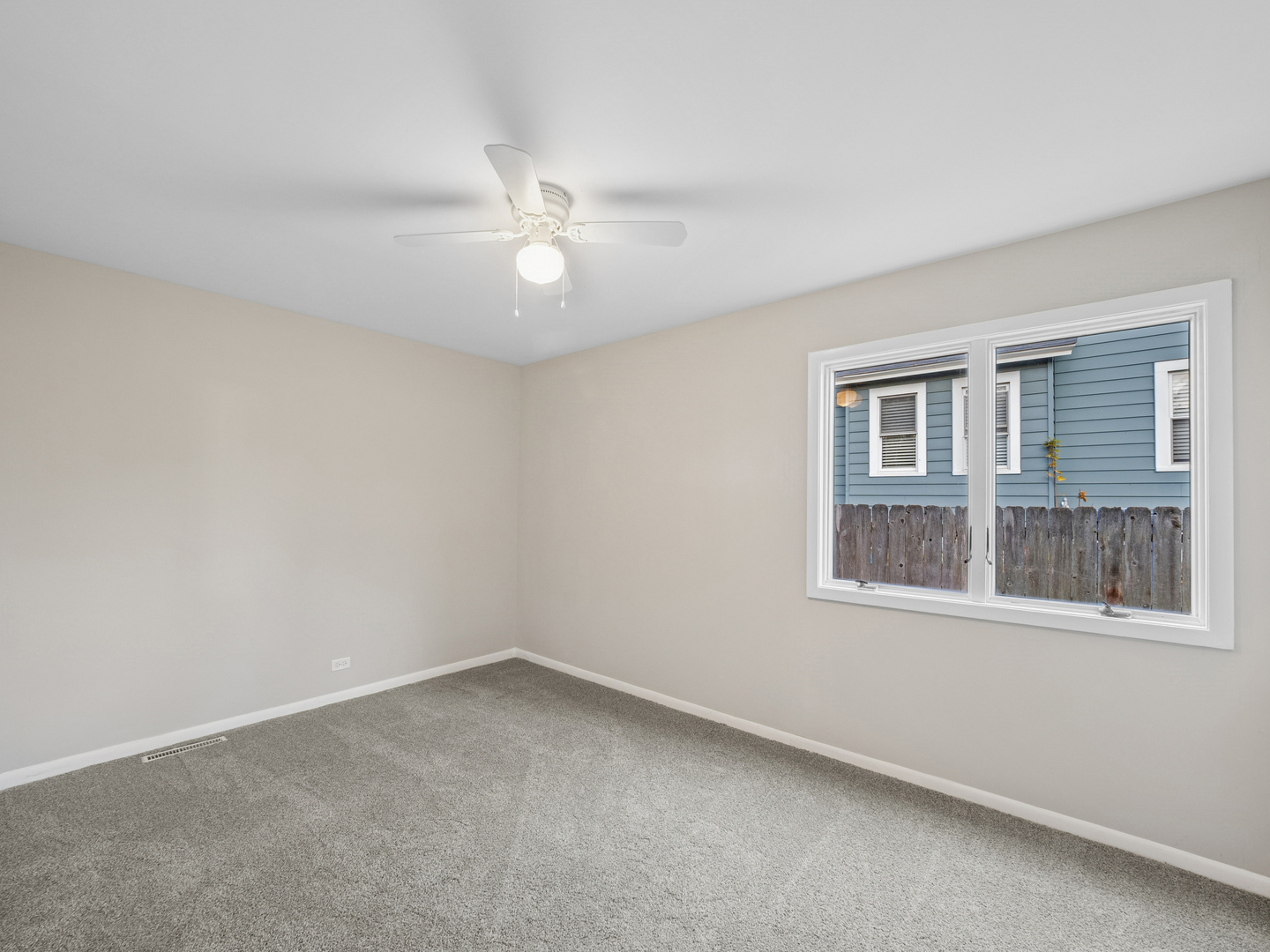 1030 Chestnut St Deerfield, IL 60015