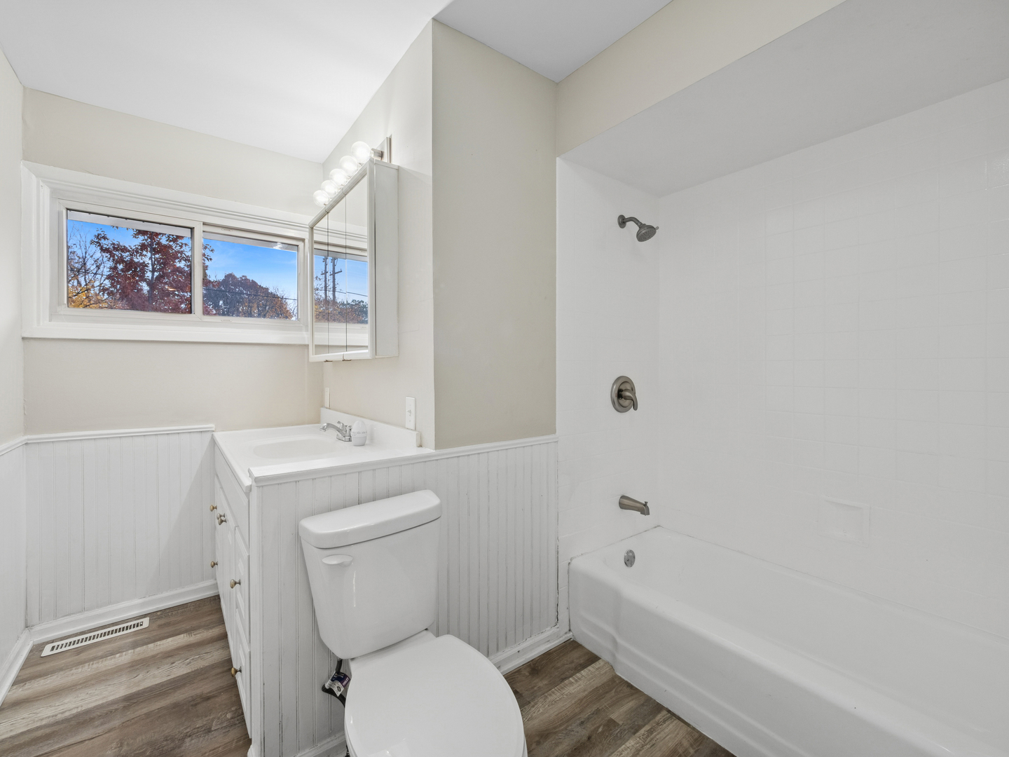 1030 Chestnut St Deerfield, IL 60015