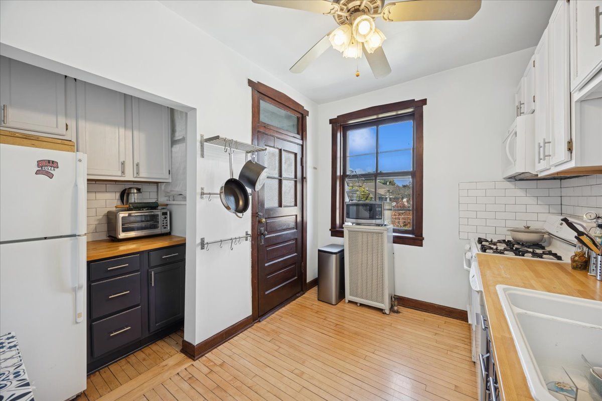 642 Van Buren St #2 Oak Park, IL 60304