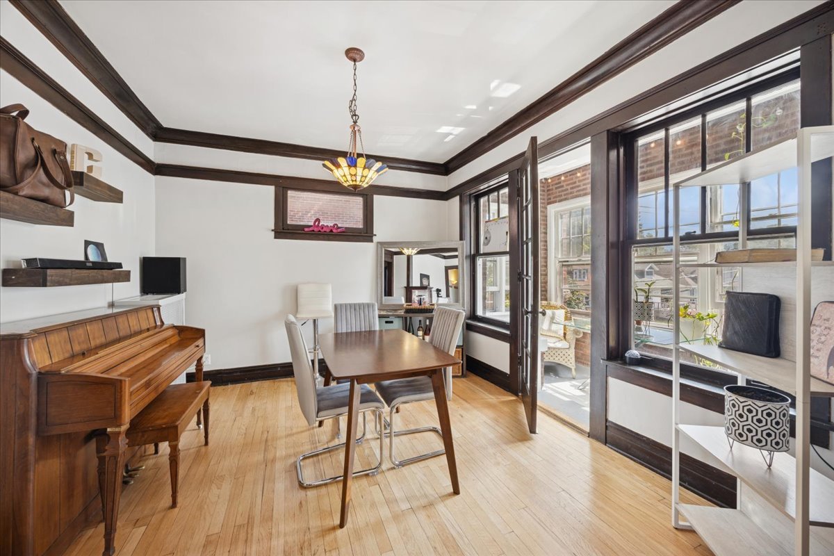 642 Van Buren St #2 Oak Park, IL 60304