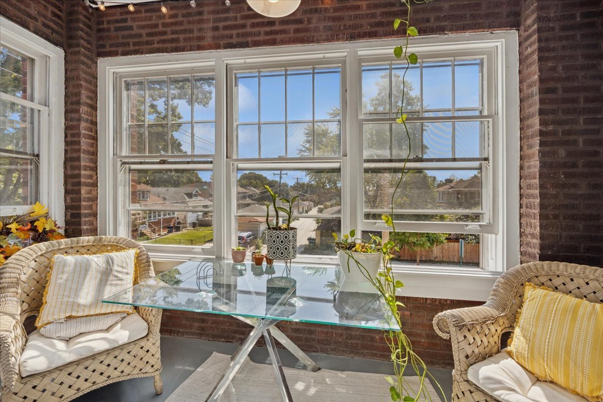 642 Van Buren St #2 Oak Park, IL 60304