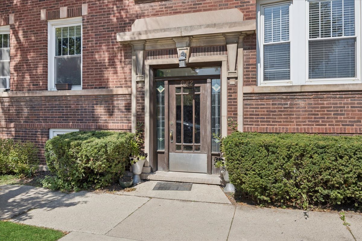 642 Van Buren St #2 Oak Park, IL 60304