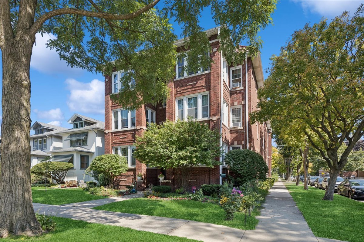642 Van Buren St #2 Oak Park, IL 60304