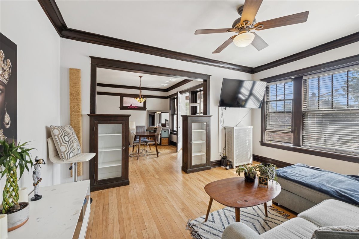 642 Van Buren St #2 Oak Park, IL 60304