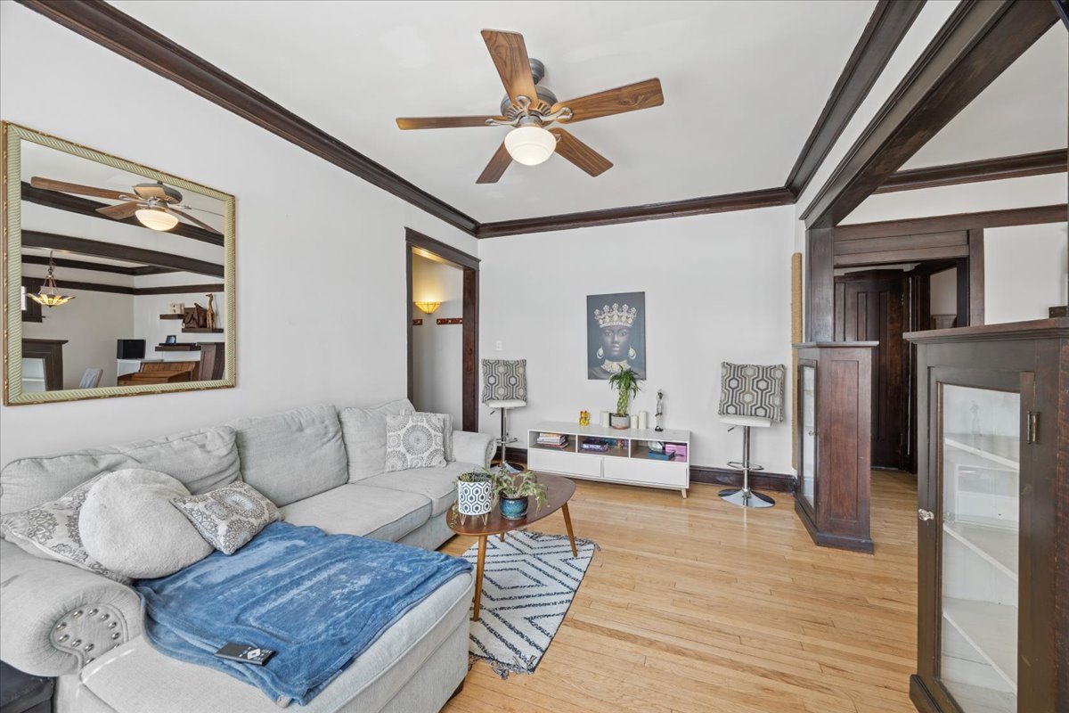 642 Van Buren St #2 Oak Park, IL 60304