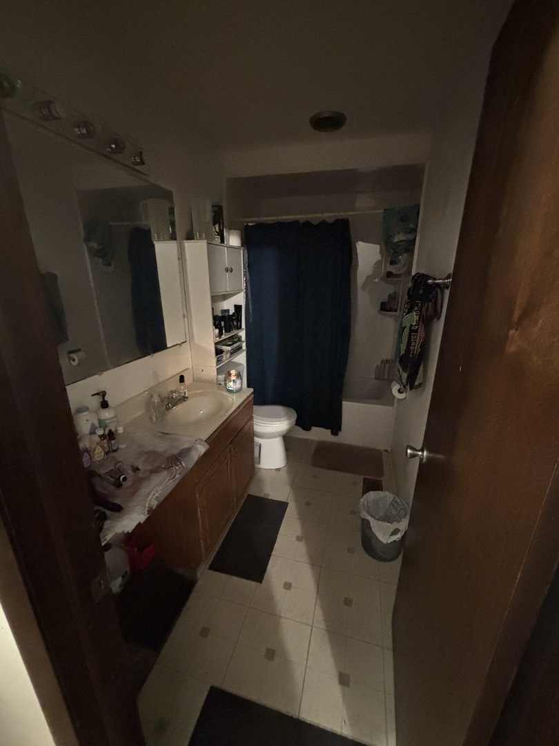 1050 Holbrook Rd #1H Homewood, IL 60430