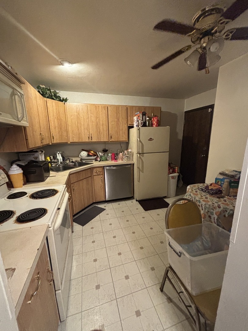 1050 Holbrook Rd #1H Homewood, IL 60430