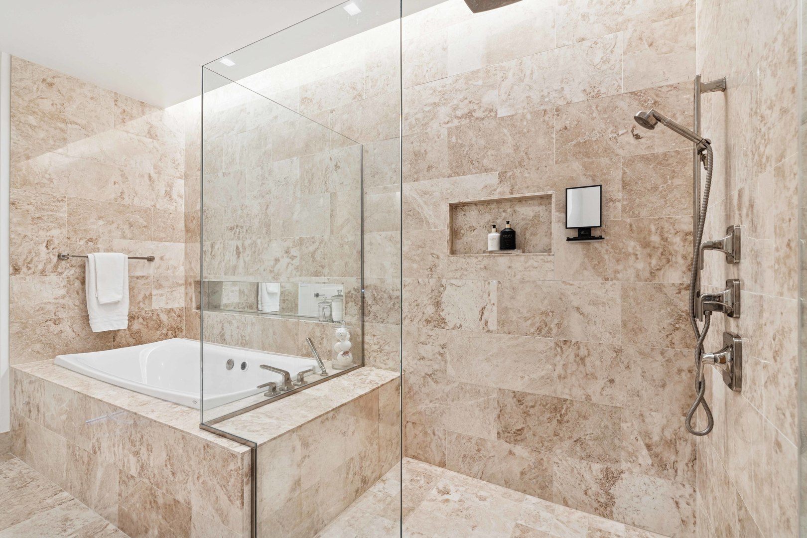 363 E Wacker Dr #2606 Chicago, IL 60601