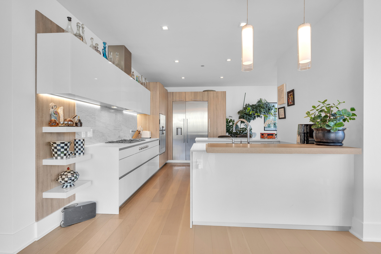 363 E Wacker Dr #1402 Chicago, IL 60601