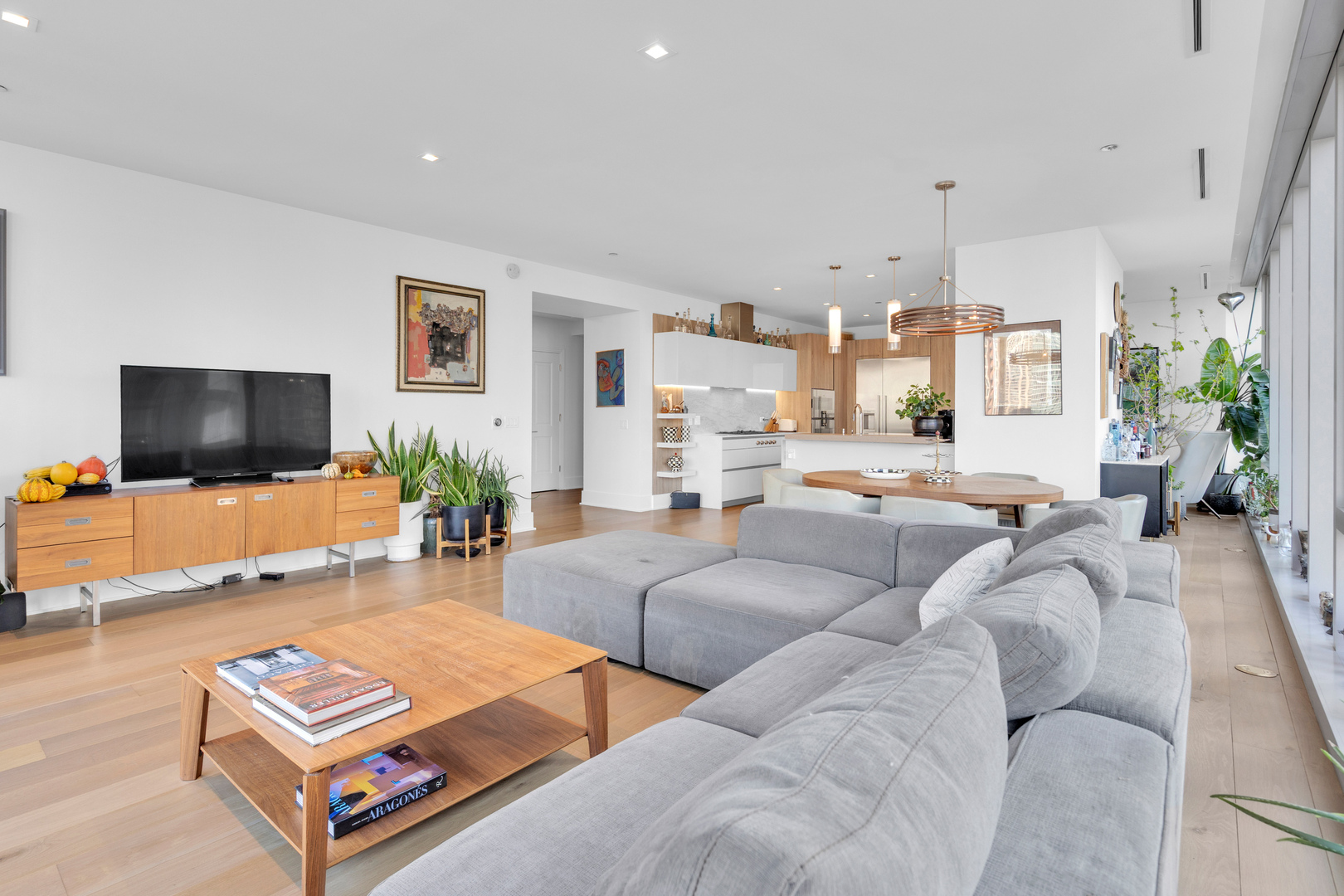 363 E Wacker Dr #1402 Chicago, IL 60601