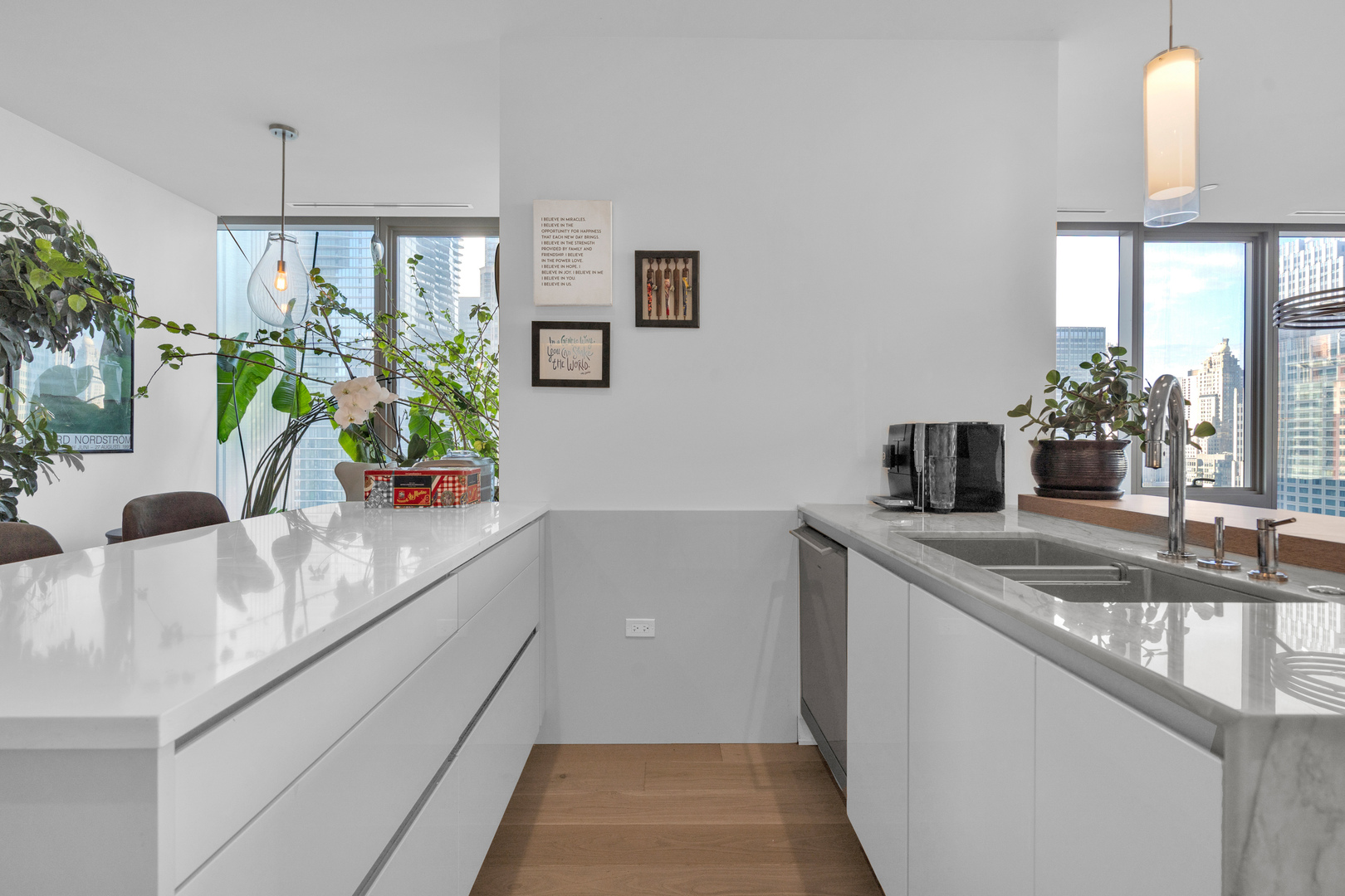 363 E Wacker Dr #1402 Chicago, IL 60601