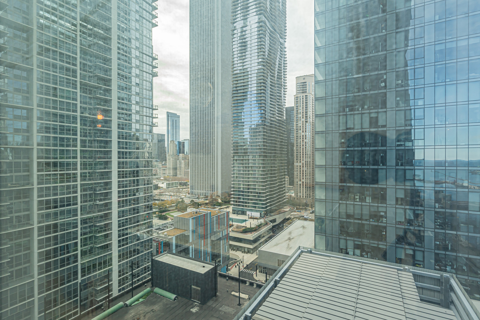 363 E Wacker Dr #1402 Chicago, IL 60601