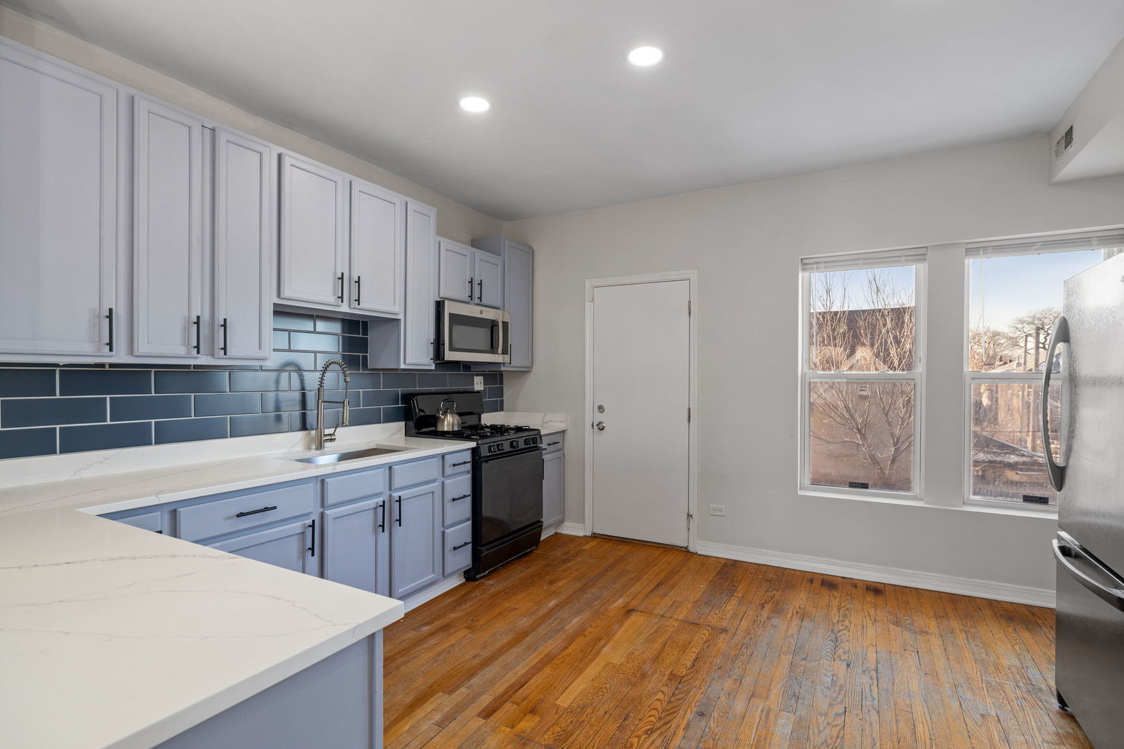 6850 S Dante Ave #2N Chicago, IL 60637