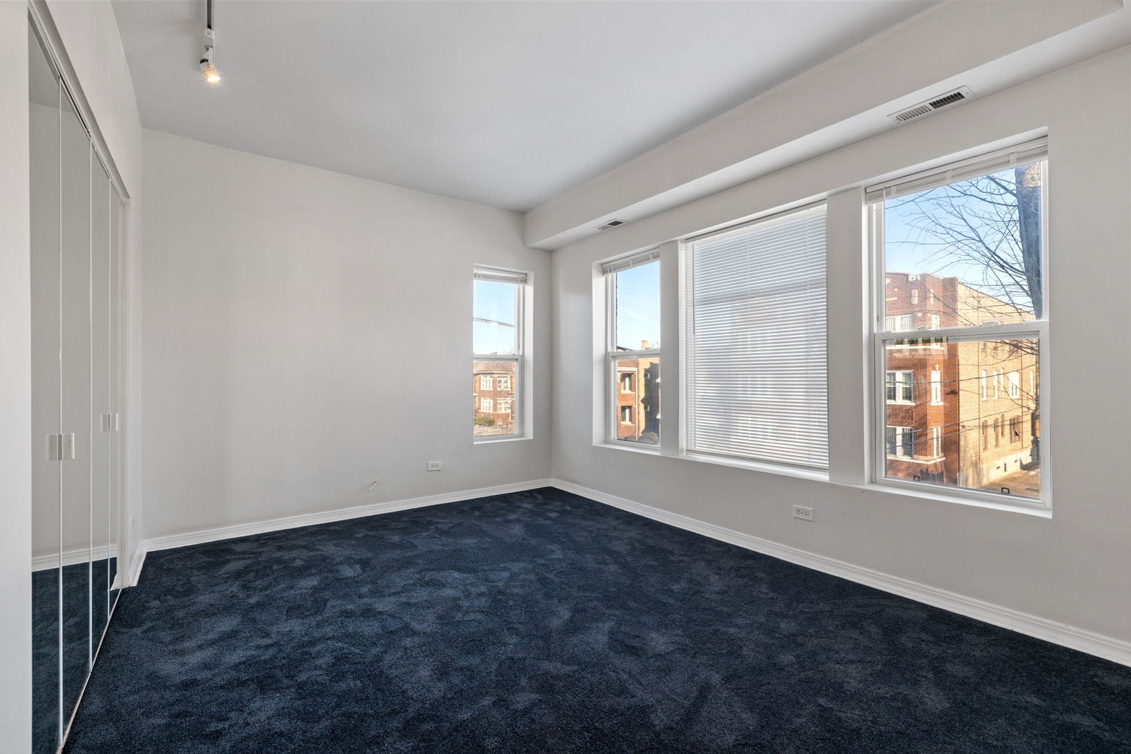 6850 S Dante Ave #2N Chicago, IL 60637