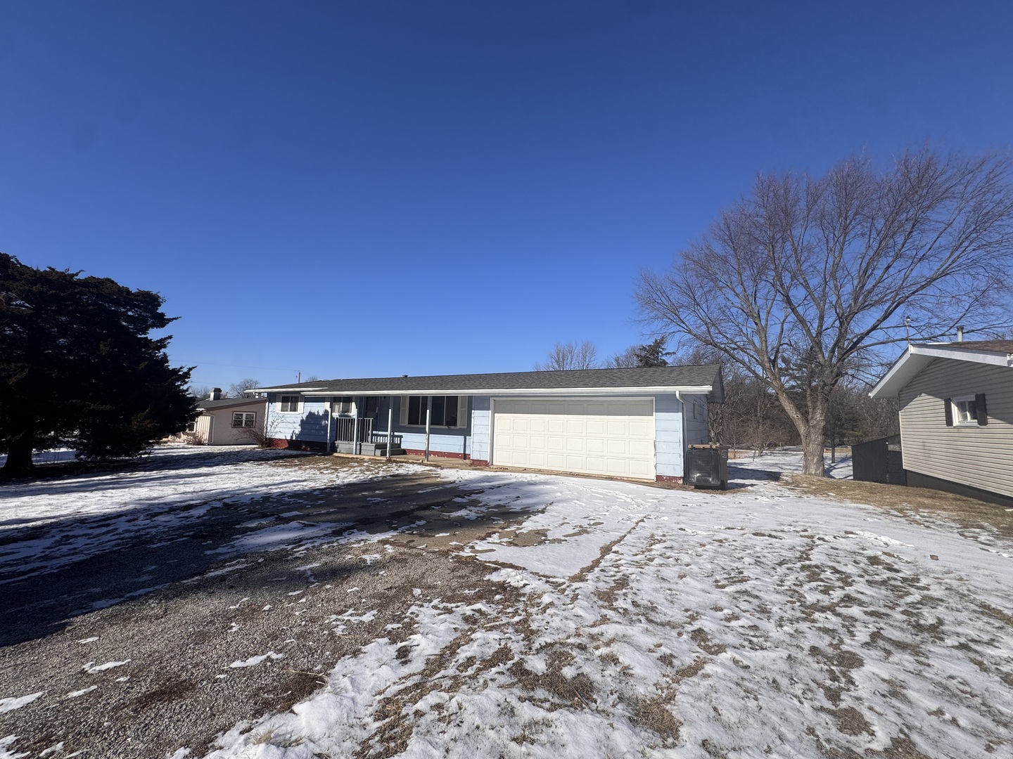 806 NE 3rd St Galva, IL 61434