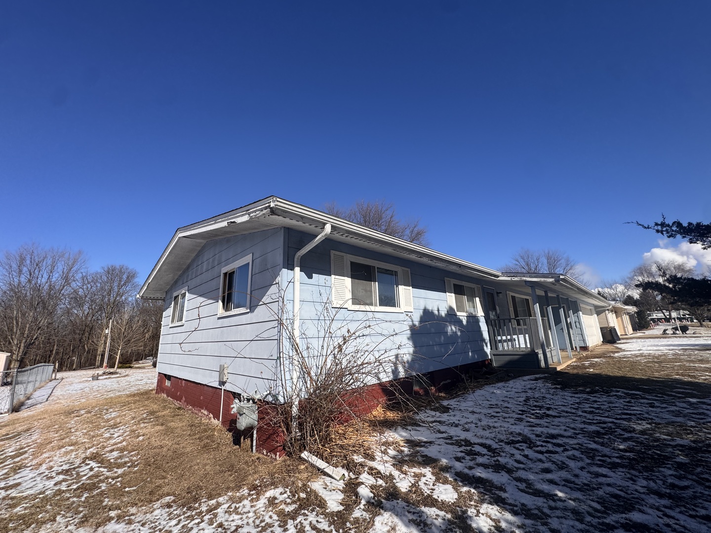 806 NE 3rd St Galva, IL 61434