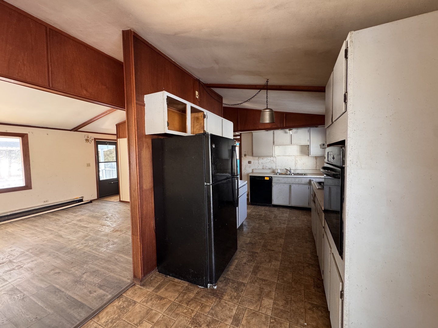 806 NE 3rd St Galva, IL 61434