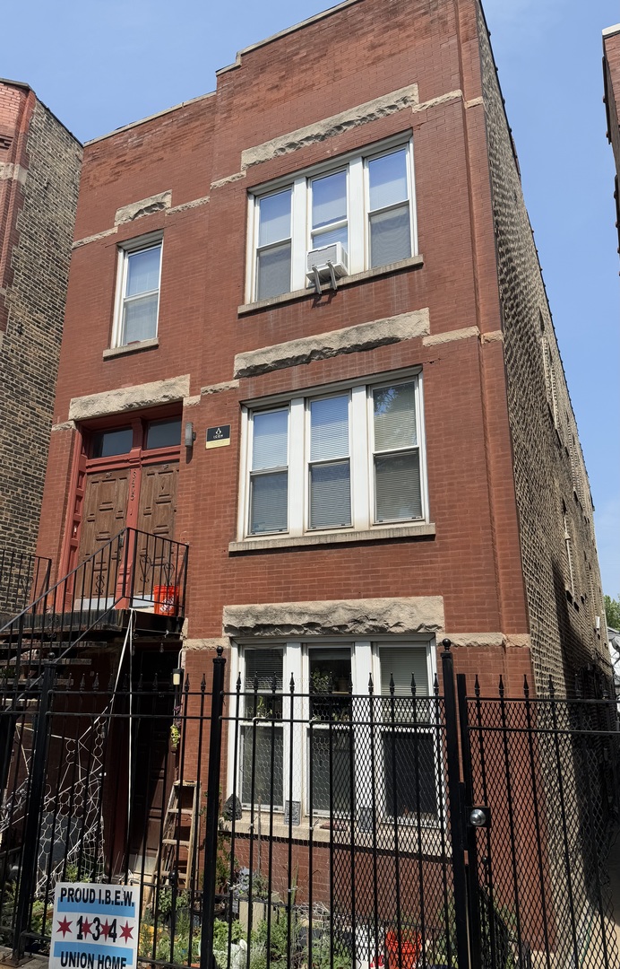 3405 S Un St Chicago, IL 60616