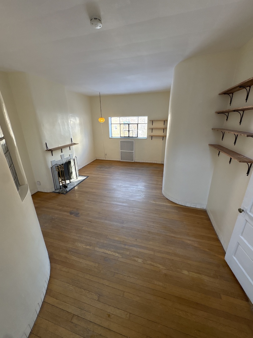 5132 S Blackstone Ave #2M Chicago, IL 60615