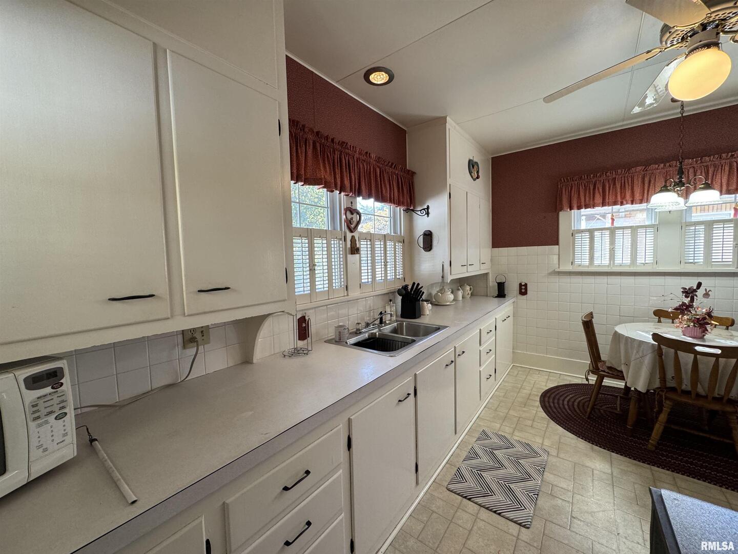 532 N WASHINGTON St Duquoin, IL 62832