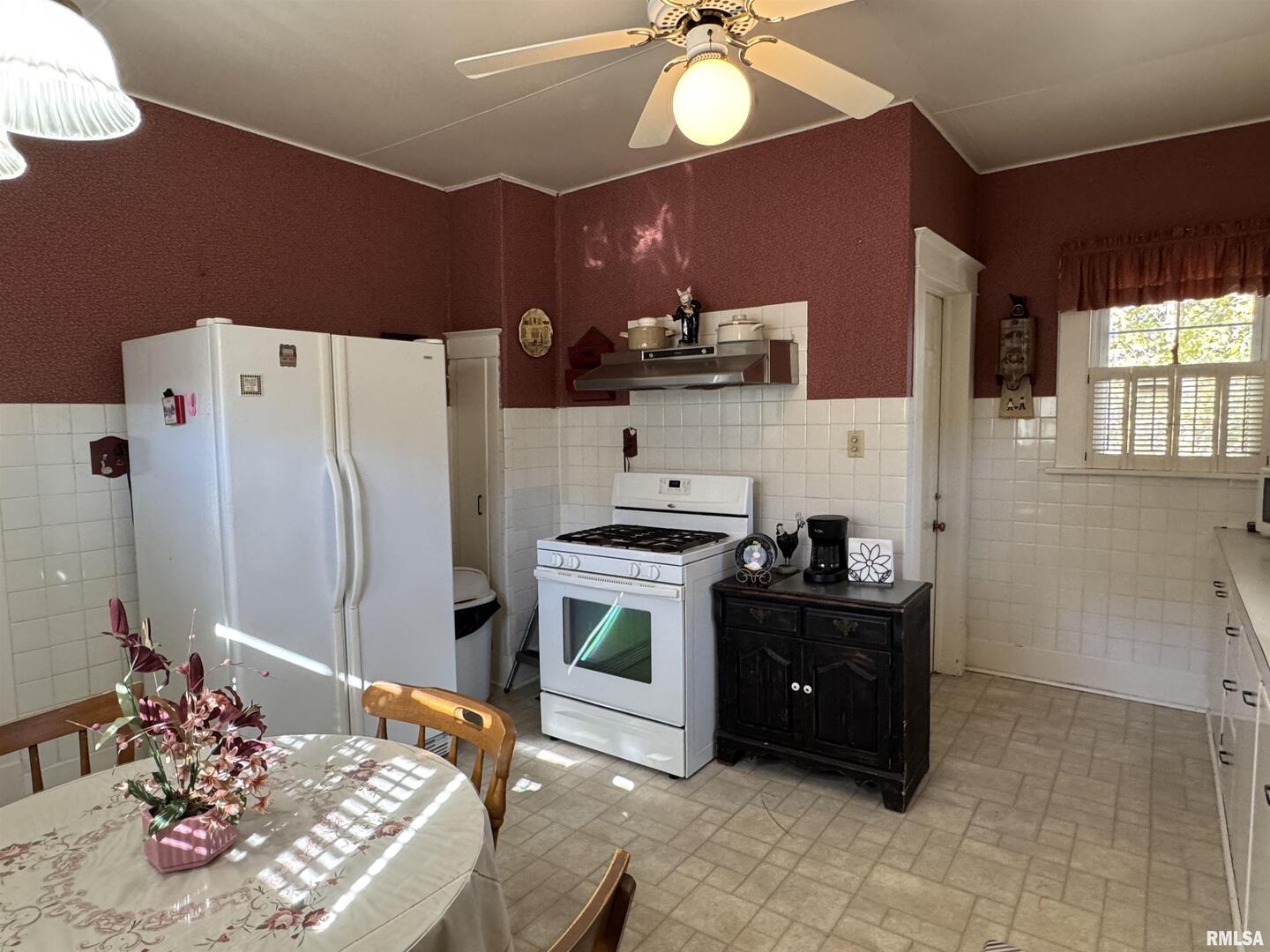 532 N WASHINGTON St Duquoin, IL 62832