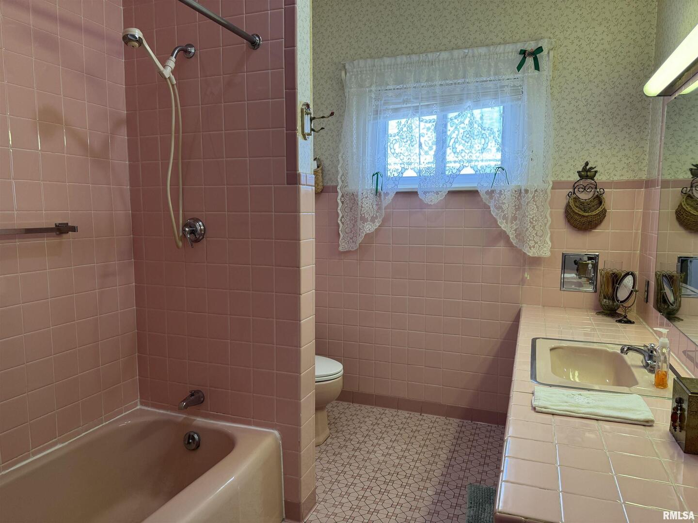 532 N WASHINGTON St Duquoin, IL 62832