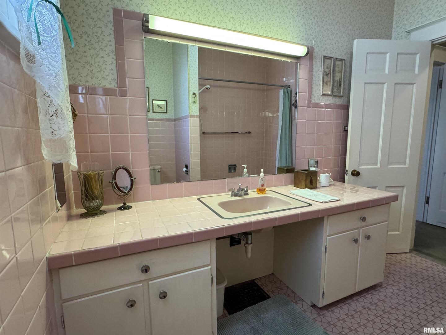 532 N WASHINGTON St Duquoin, IL 62832