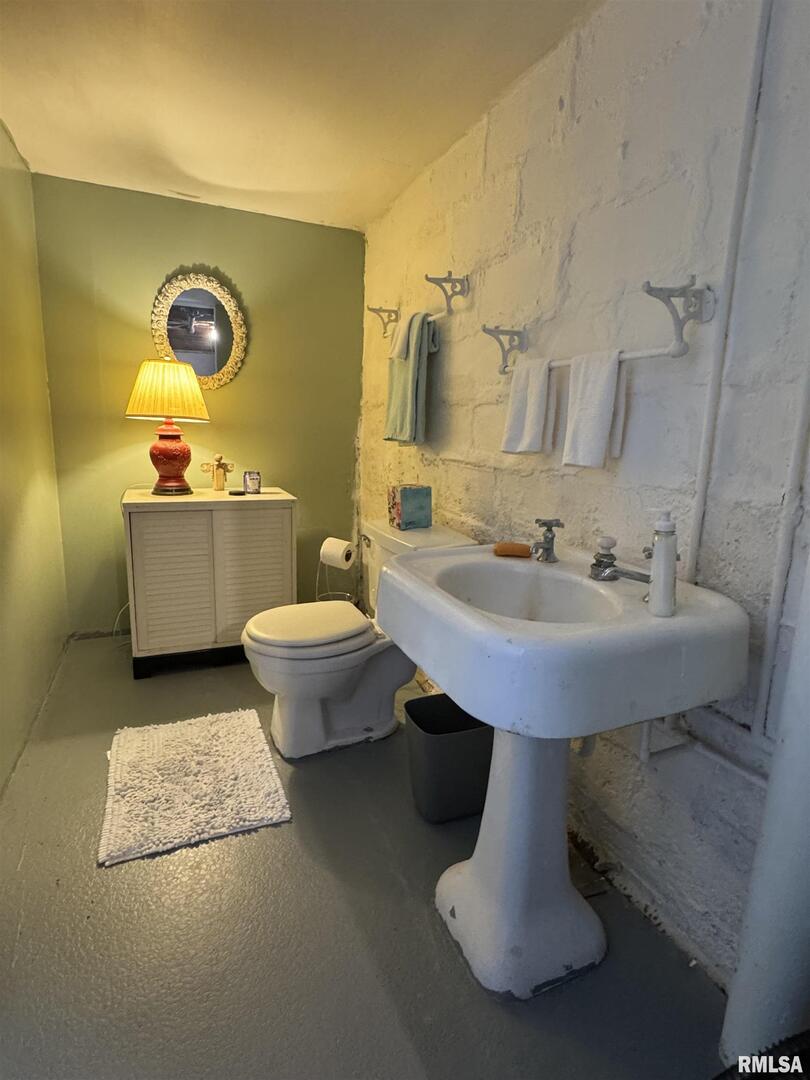 532 N WASHINGTON St Duquoin, IL 62832