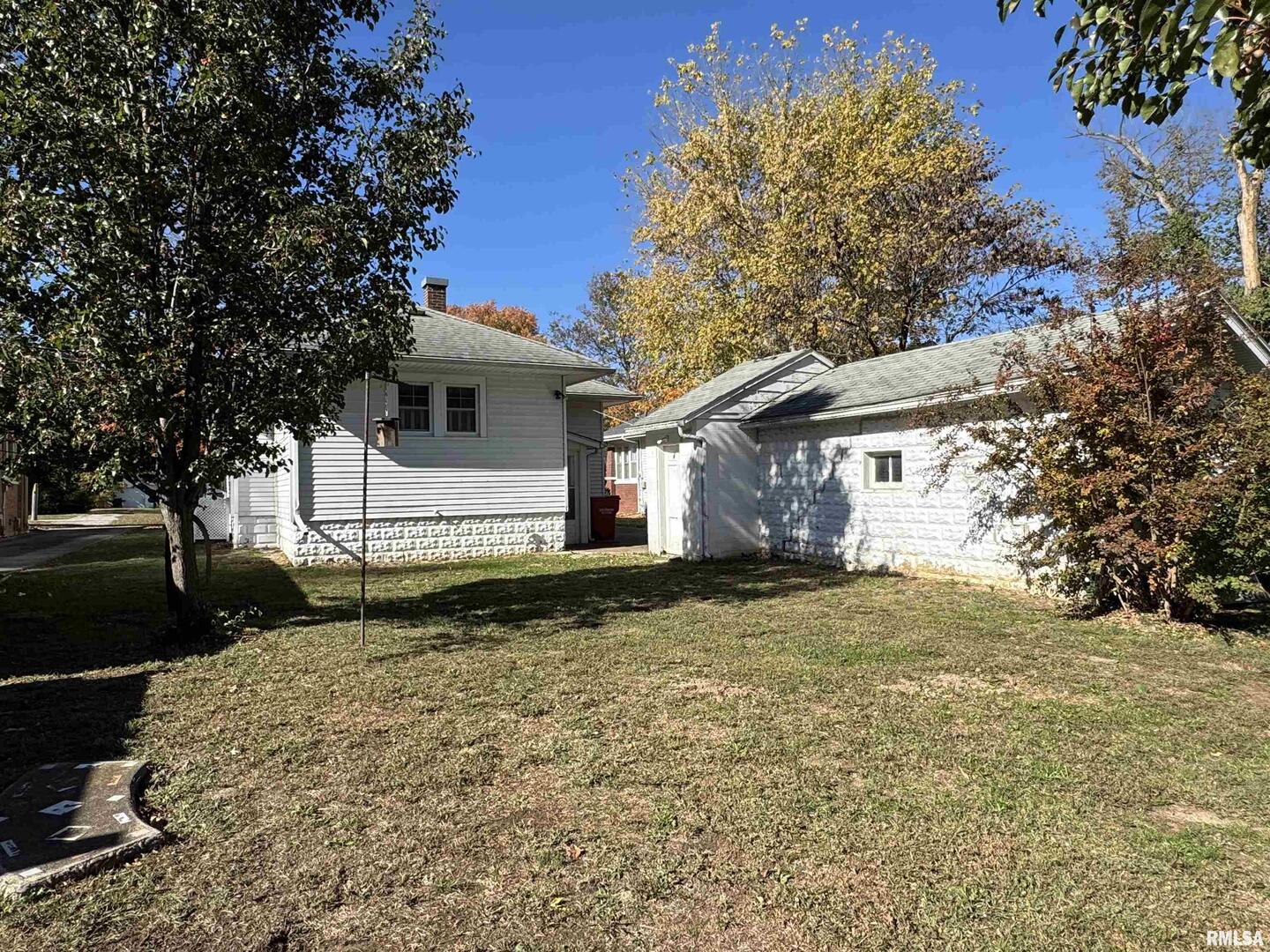 532 N WASHINGTON St Duquoin, IL 62832