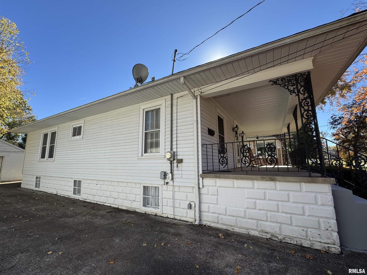 532 N WASHINGTON St Duquoin, IL 62832