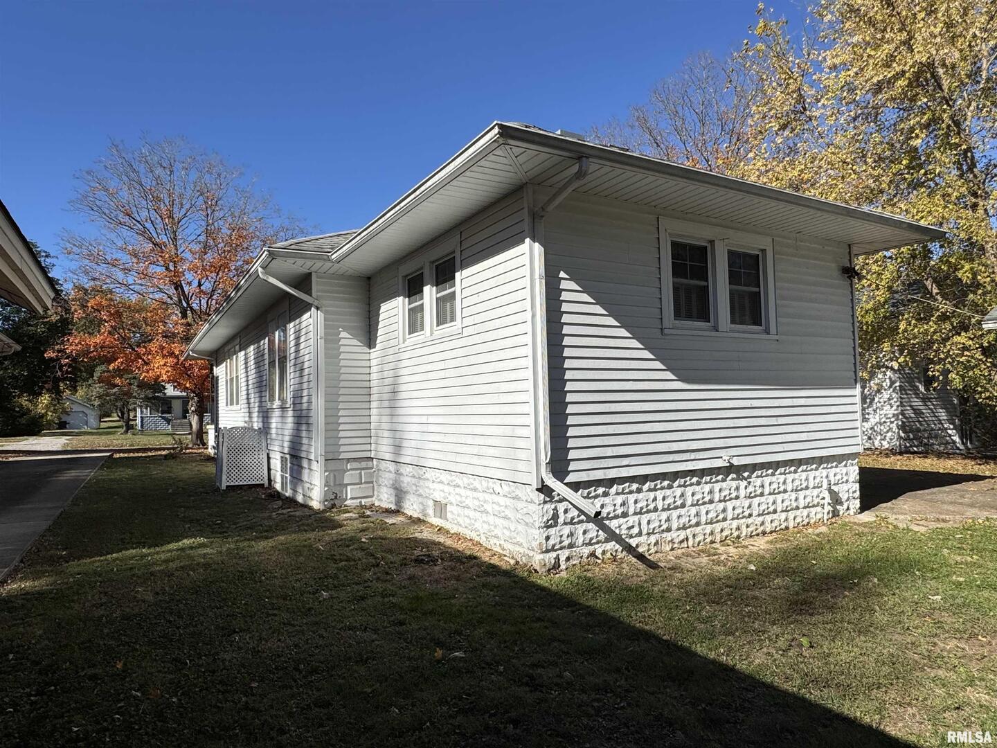 532 N WASHINGTON St Duquoin, IL 62832