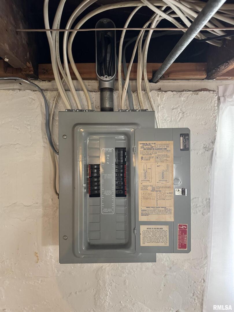 532 N WASHINGTON St Duquoin, IL 62832