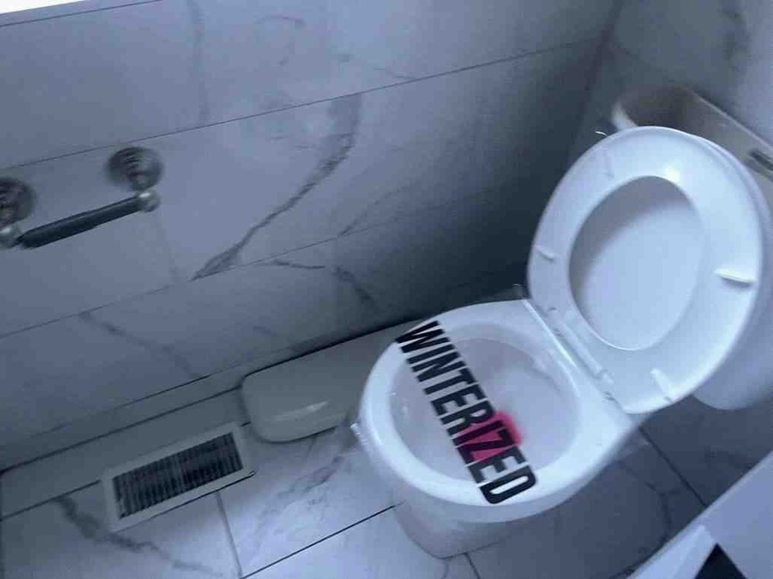 7420 S Bennett Ave Chicago, IL 60649