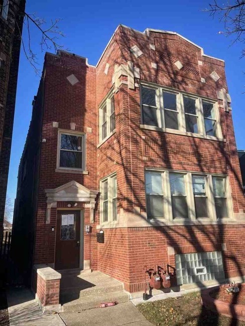 7420 S Bennett Ave Chicago, IL 60649