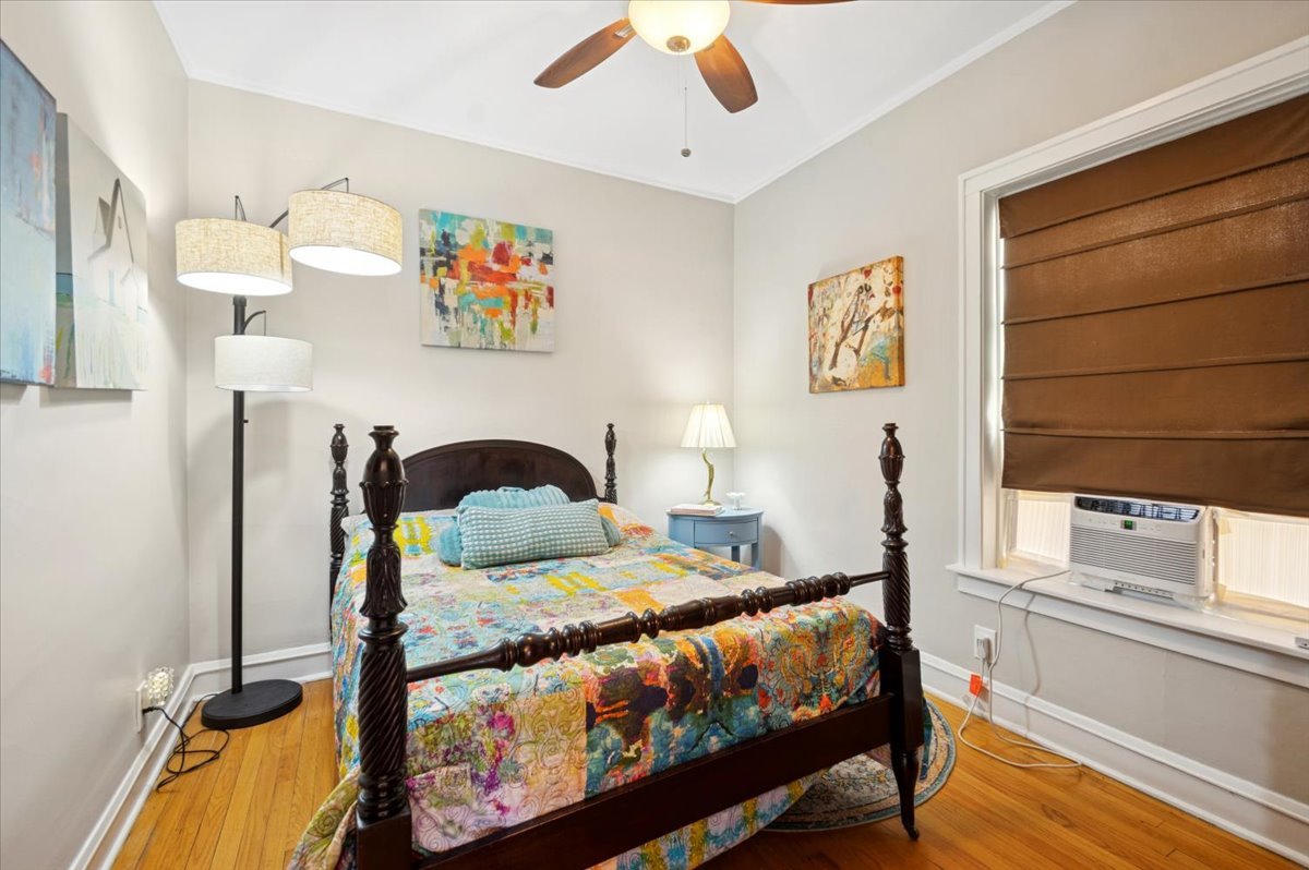 1242 Elmwood Ave #2 Evanston, IL 60202