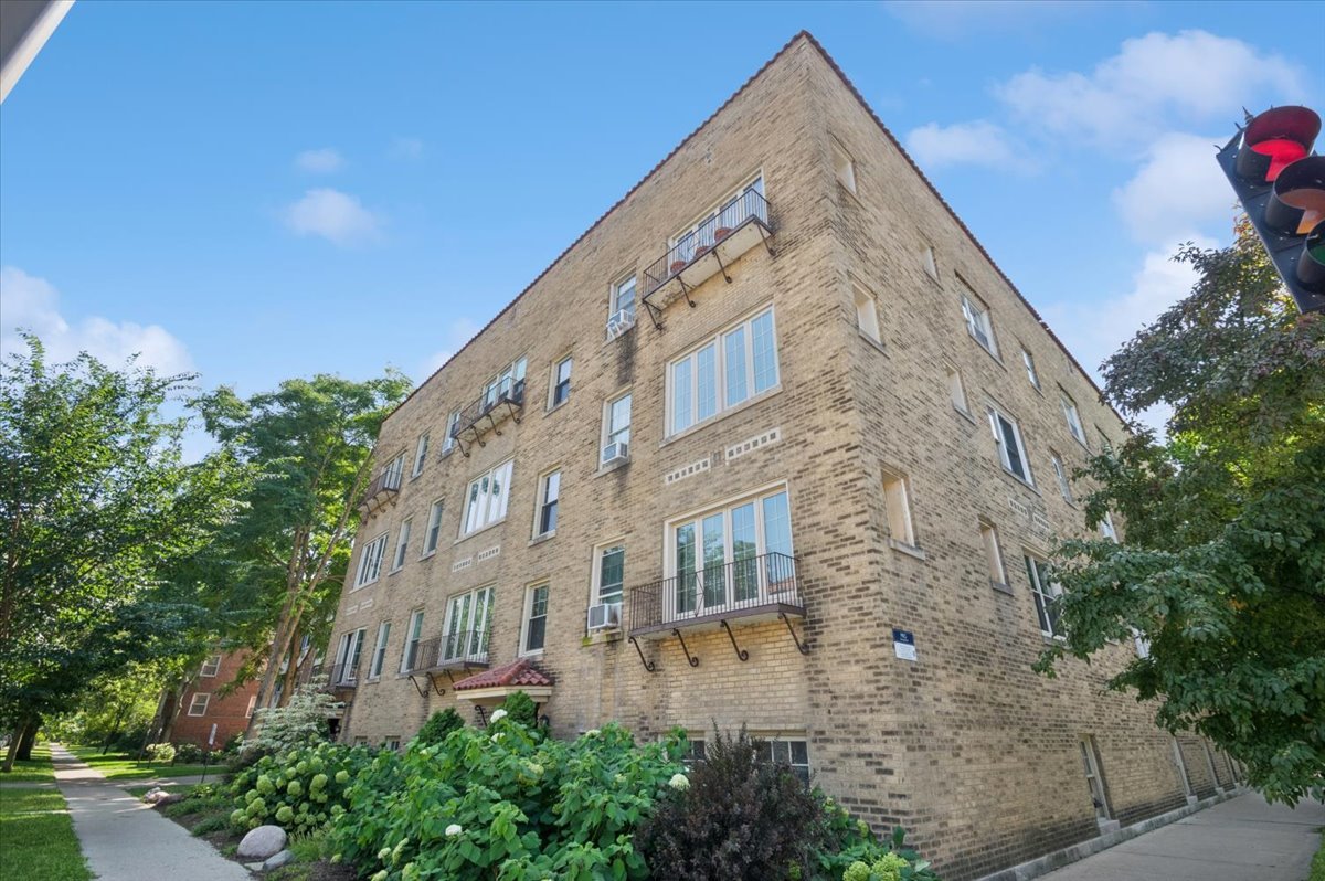 1242 Elmwood Ave #2 Evanston, IL 60202