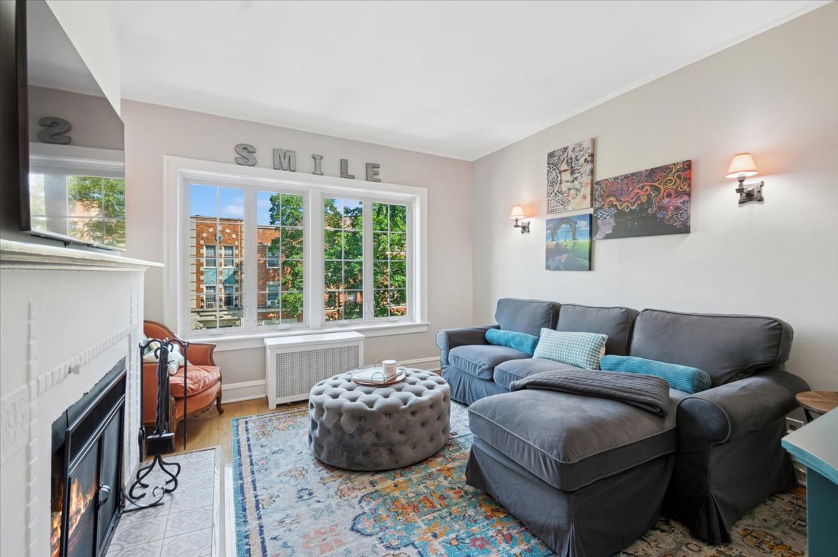 1242 Elmwood Ave #2 Evanston, IL 60202