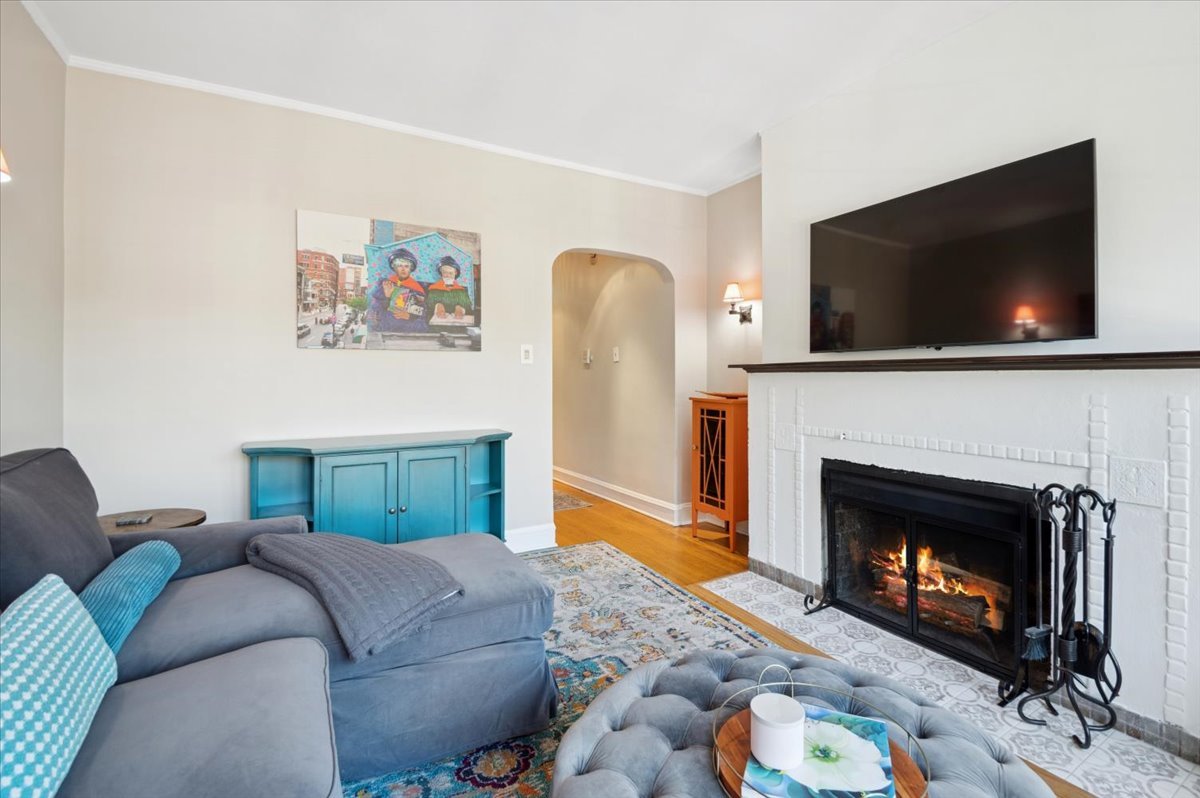 1242 Elmwood Ave #2 Evanston, IL 60202