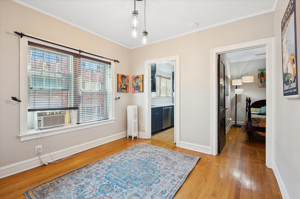 1242 Elmwood Ave #2 Evanston, IL 60202