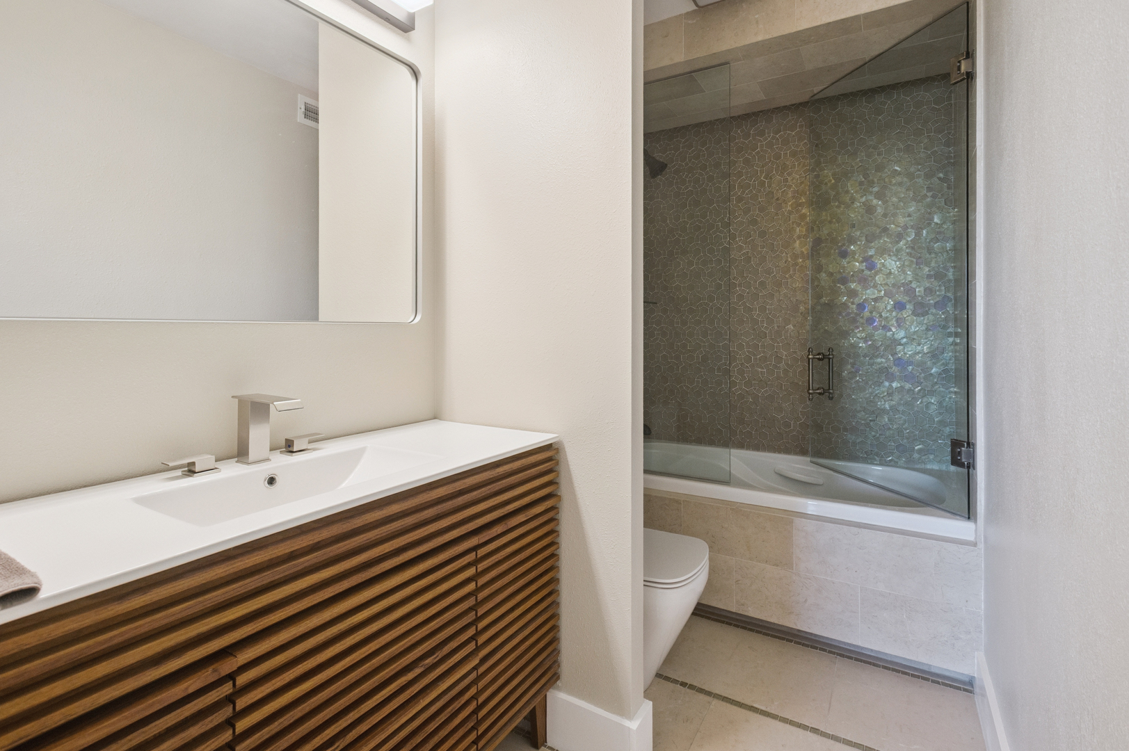 400 E RANDOLPH St #2119 Chicago, IL 60601