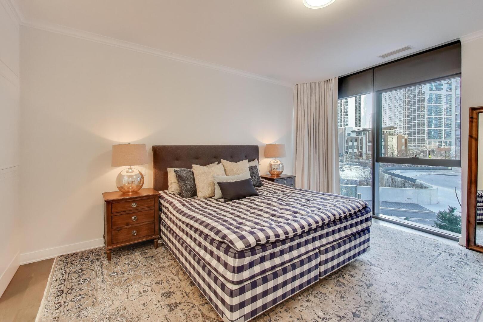 211 N Hbr Dr #TH01 Chicago, IL 60601