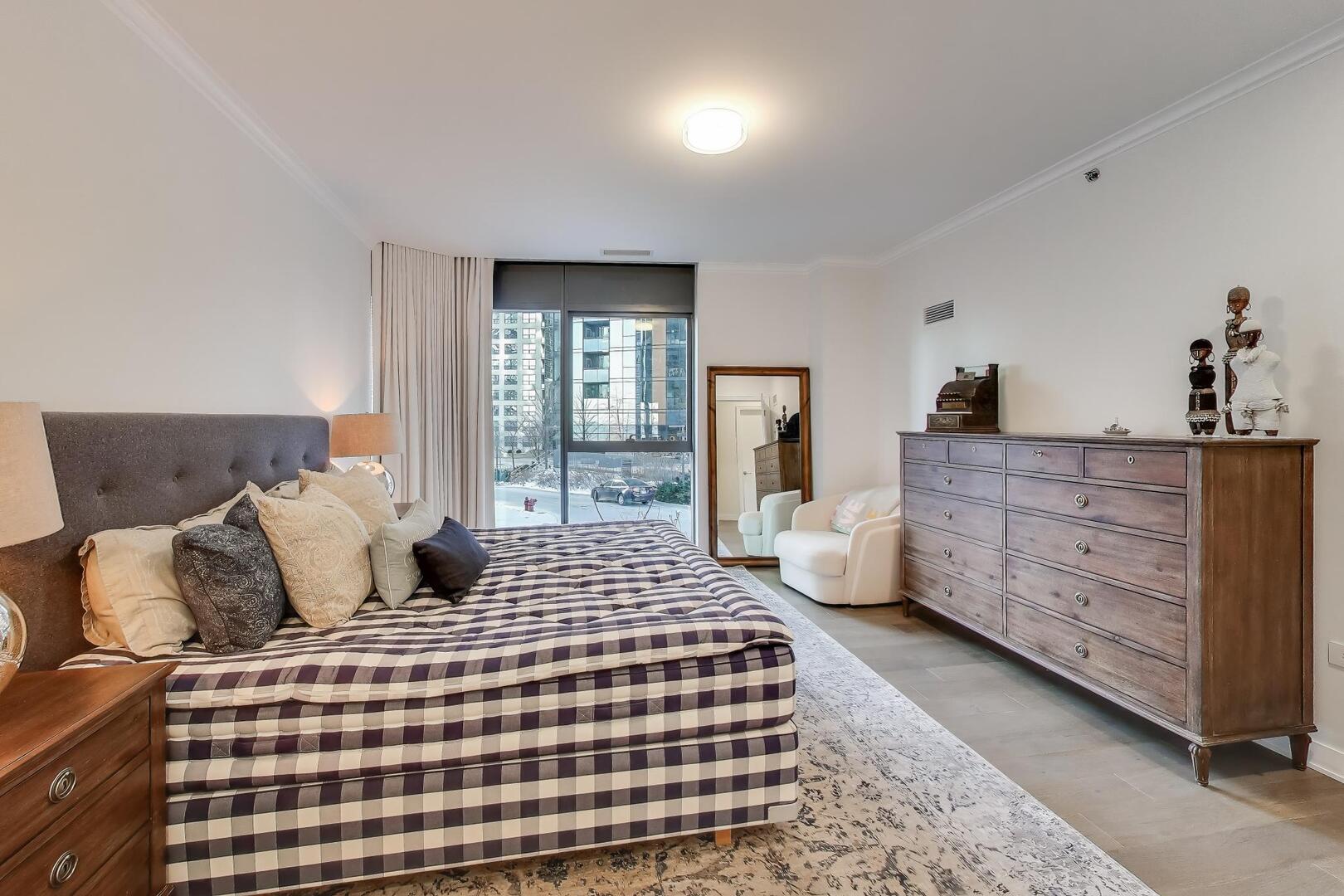 211 N Hbr Dr #TH01 Chicago, IL 60601