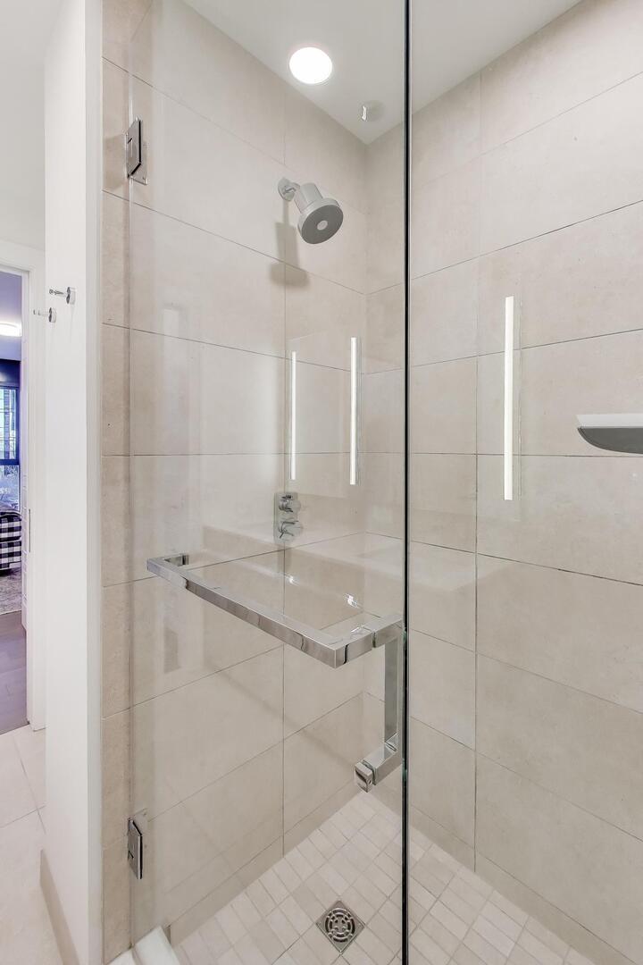 211 N Hbr Dr #TH01 Chicago, IL 60601